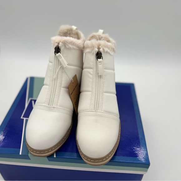 New White Mountain Boots Tamarin Women's White Puffer Boots Booties Size 7 Wide - Picture 2 of 7